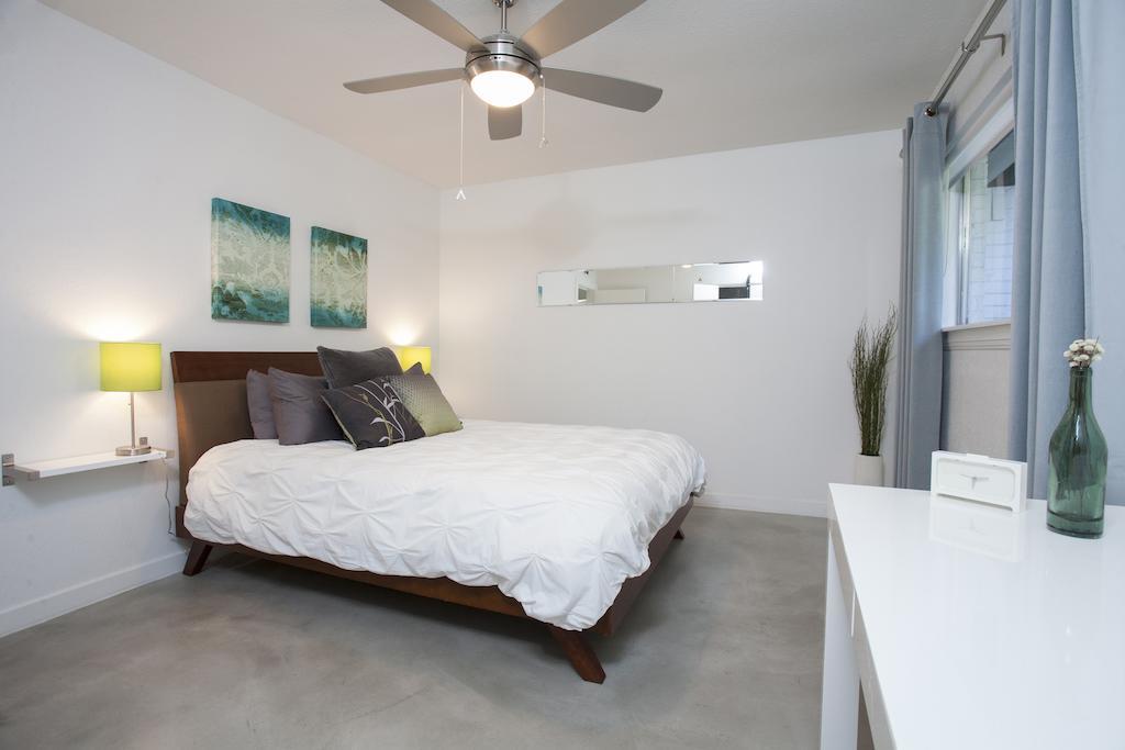 Вилла Travis Heights Modern I Остин Номер фото